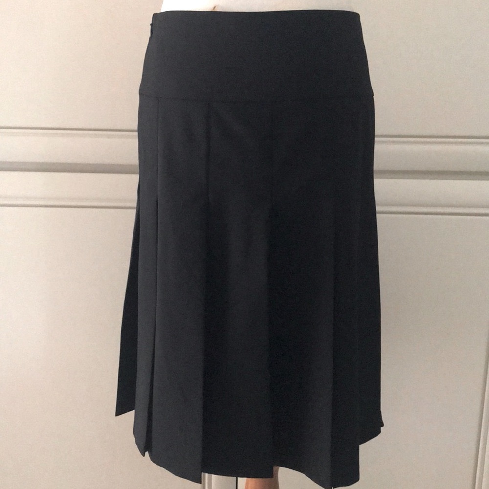 Elie Tahari Car wash Skirt, size 4,Black,Wool